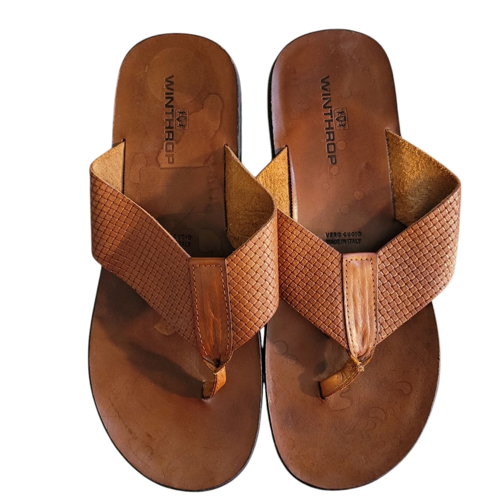 Winthrop Italian Leather flip flop sandals - 10.        Y78